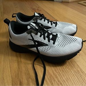 Brooks Revel 4
